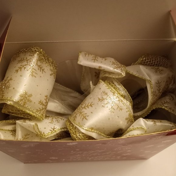 Christmas Tree Topper Bow Ornament with Glitter Satin Mesh Streamer - Picture 10 of 10